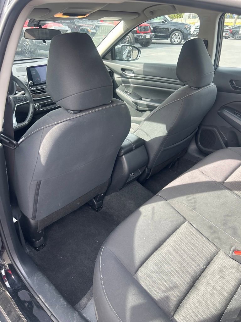 Used 2025 Nissan Altima 2.5 SV image 13
