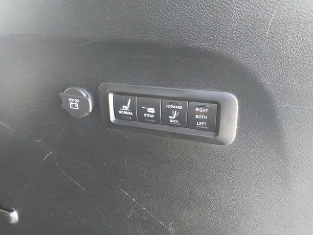Used 2017 Chrysler Pacifica Limited w/ UConnect Theater Package FWD image 30