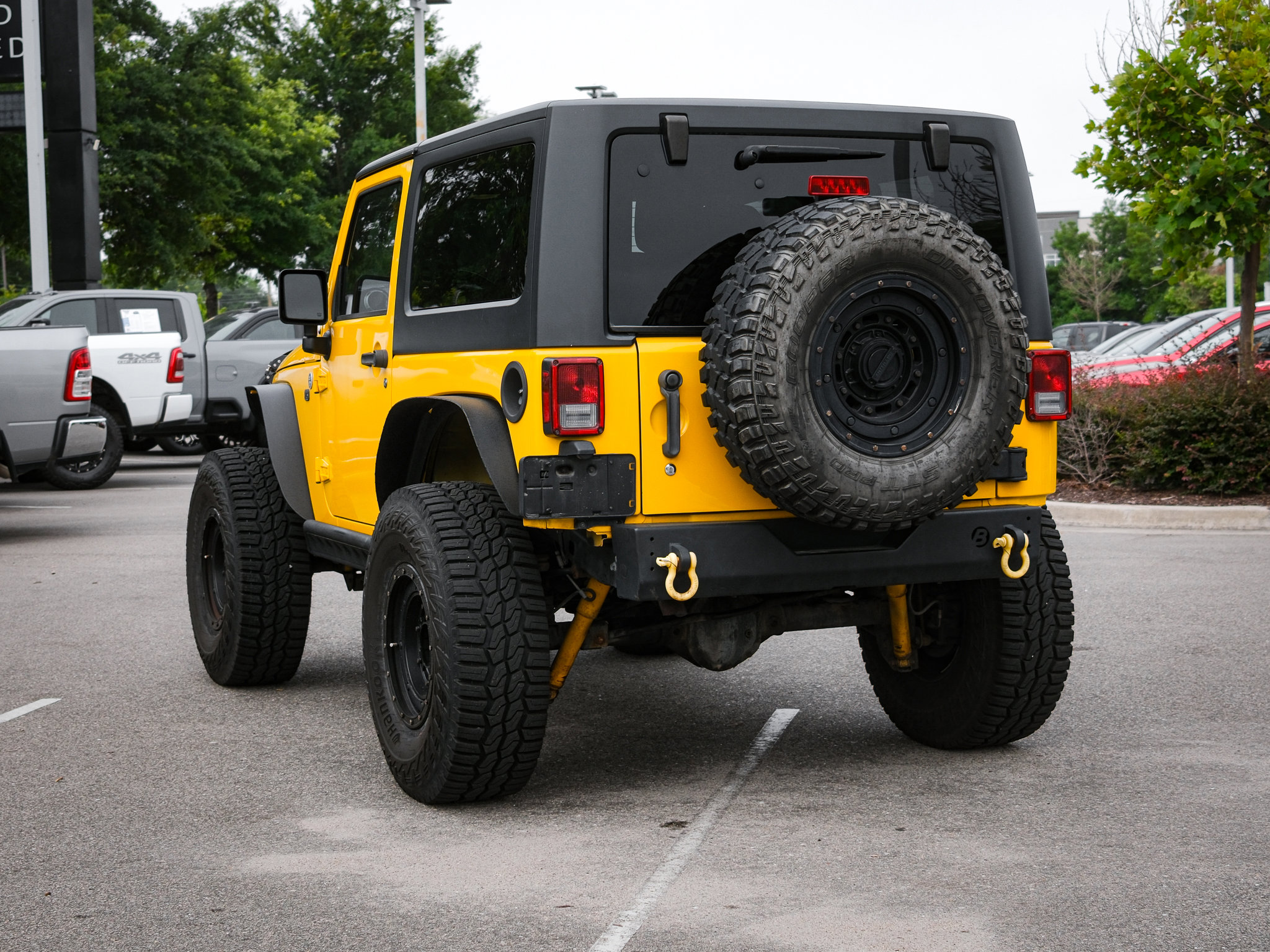 Used 2015 Jeep Wrangler Sahara AWD/4WD image 8