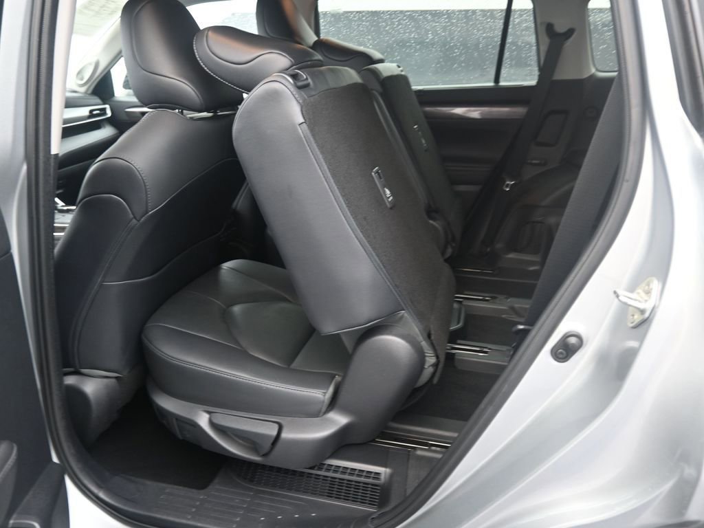 Used 2020 Toyota Highlander Platinum image 16