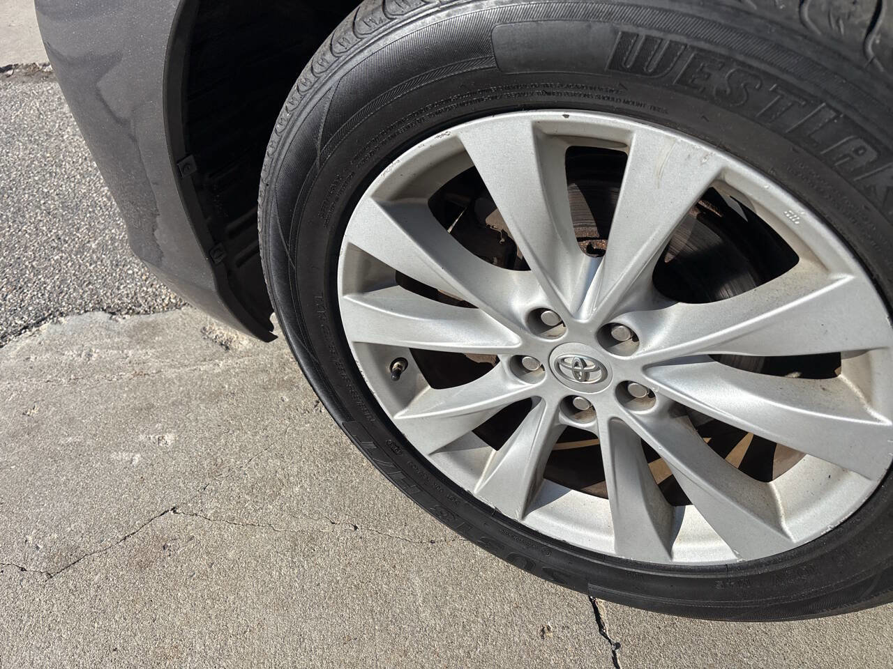 Used 2015 Toyota Venza LE AWD/4WD image 13