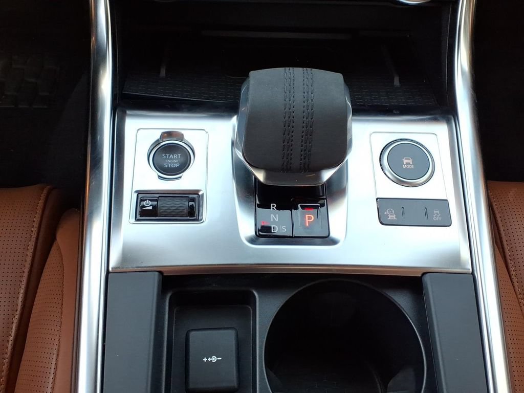 Used 2022 Jaguar XF R-Dynamic SE AWD/4WD image 22