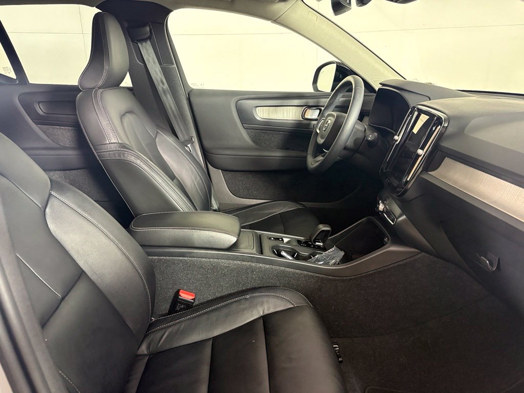 Used 2024 Volvo XC40 B5 Core AWD/4WD image 14