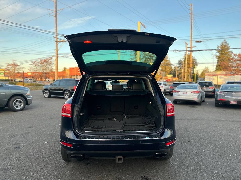 Used 2013 Volkswagen Touareg Sport image 21