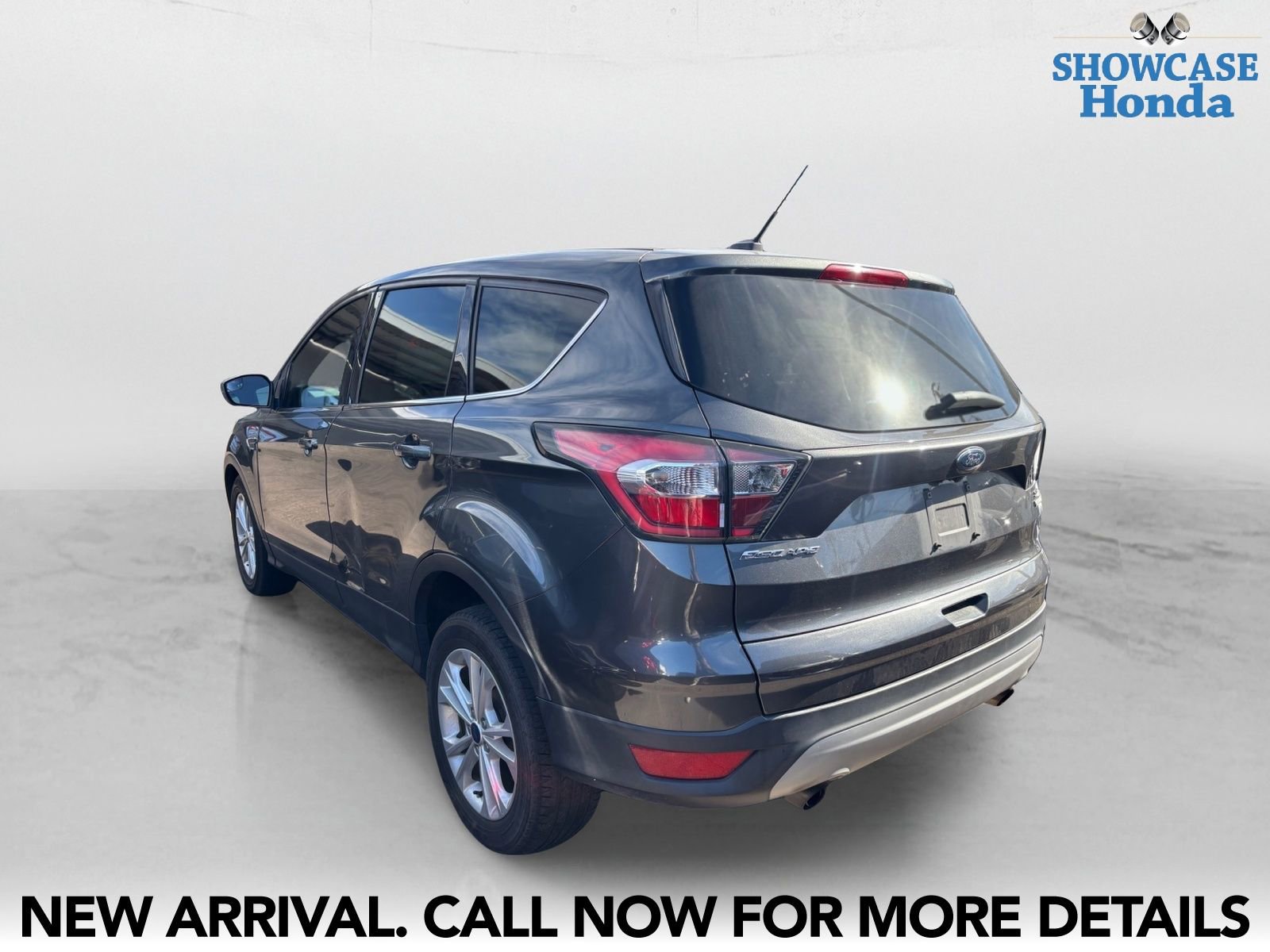 Used 2017 Ford Escape SE w/ SE Cold Weather Package image 4