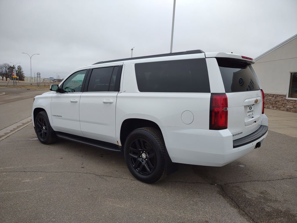 Used 2017 Chevrolet Suburban LT image 3