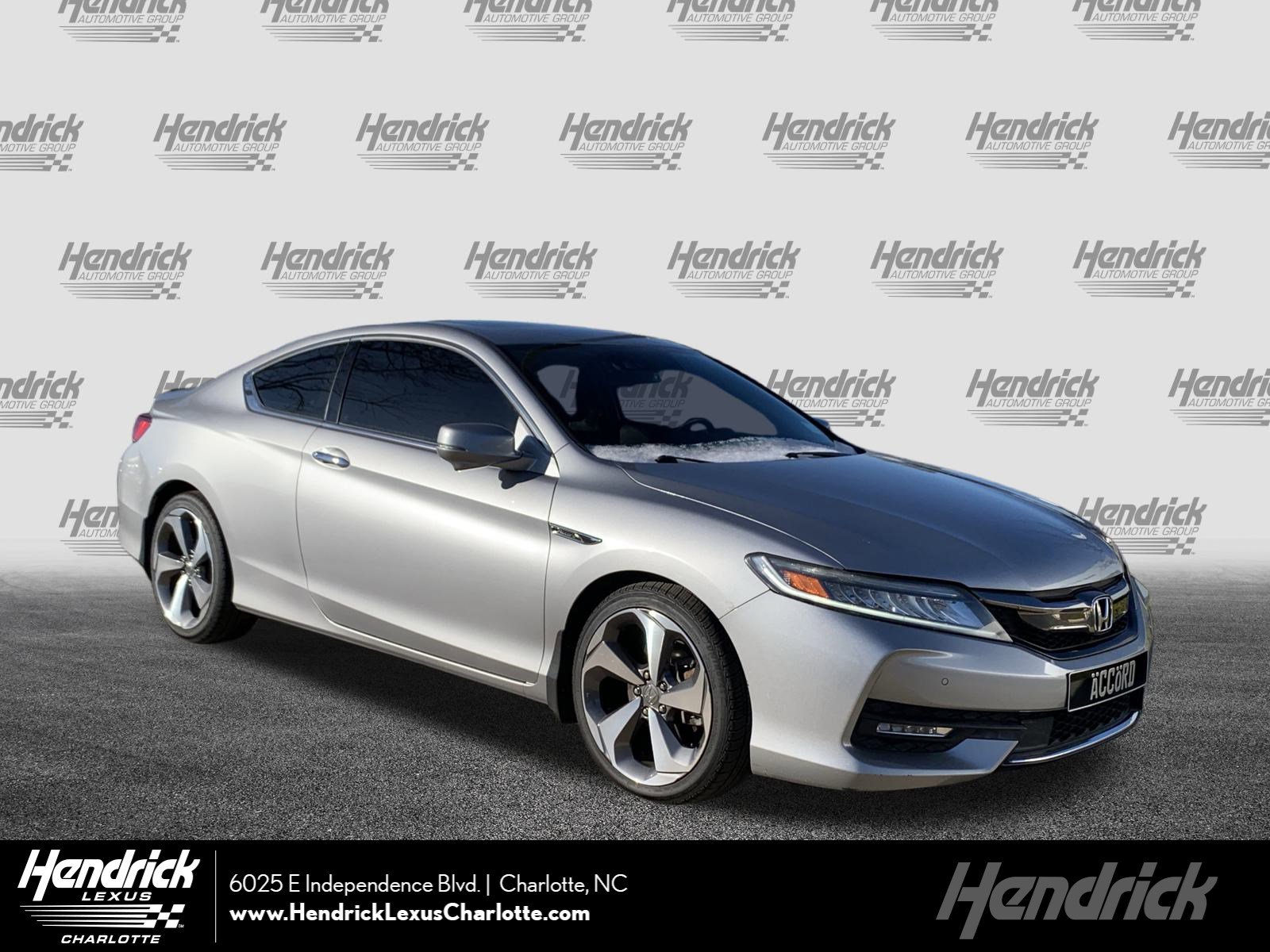 Used 2016 Honda Accord Touring image 1