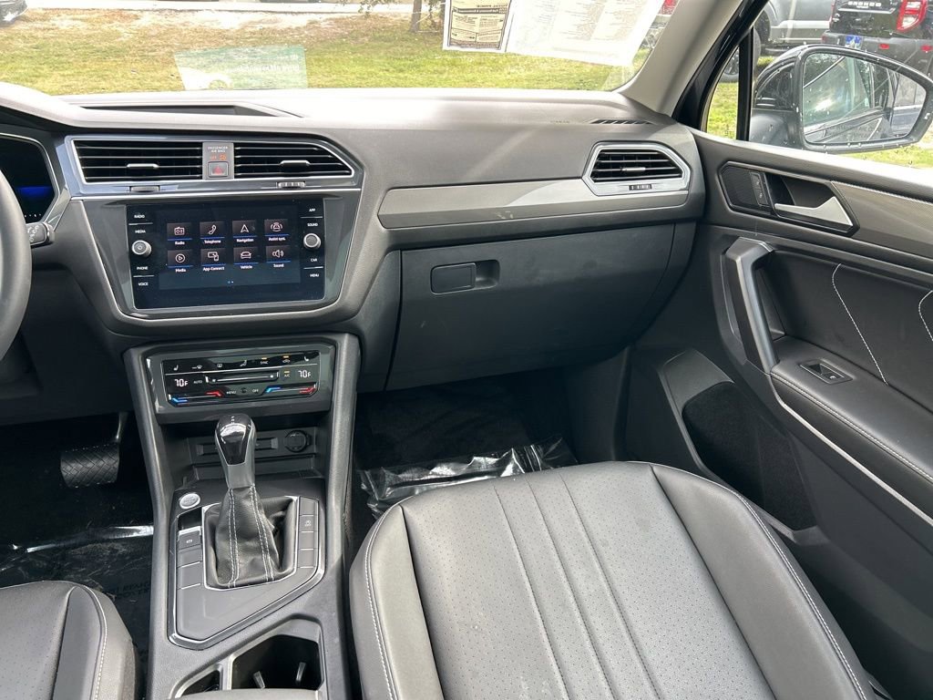 Used 2023 Volkswagen Tiguan SE image 11