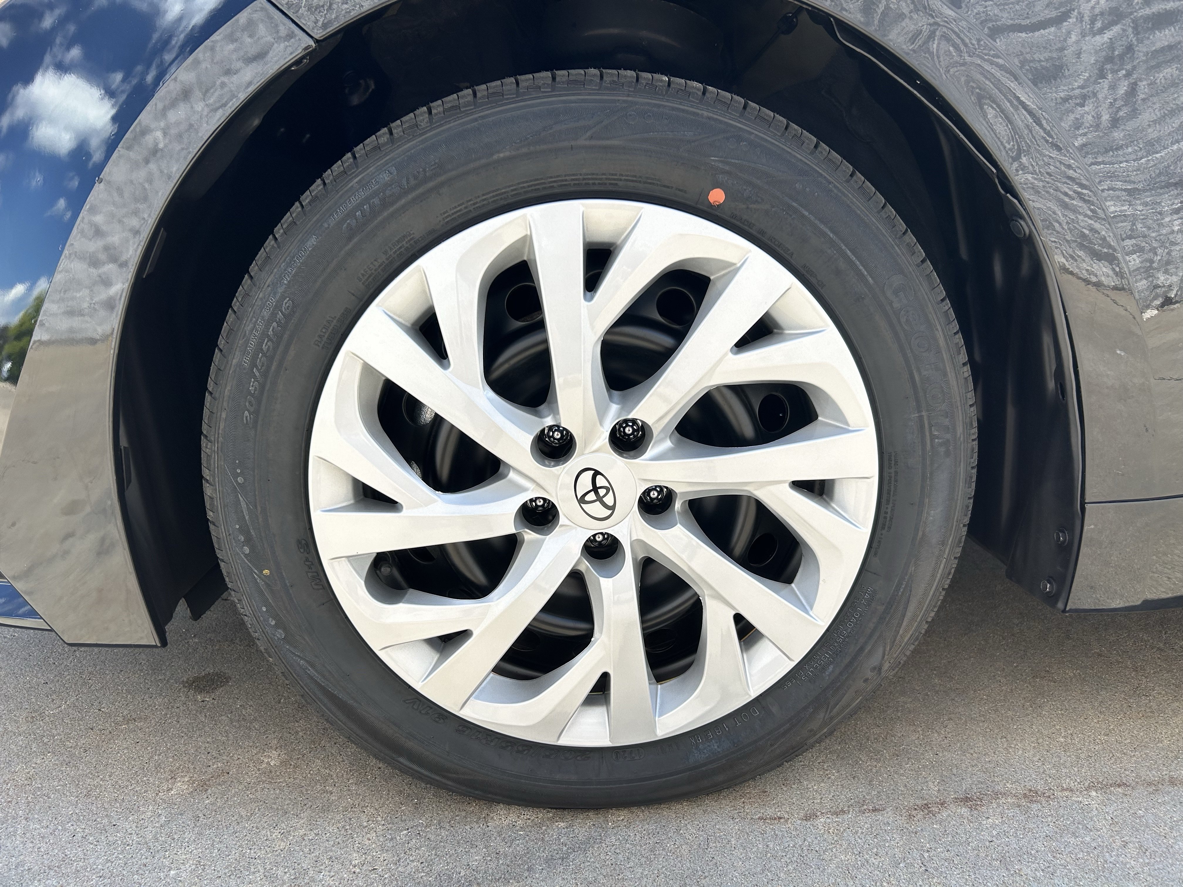Certified 2025 Toyota Corolla LE FWD image 14