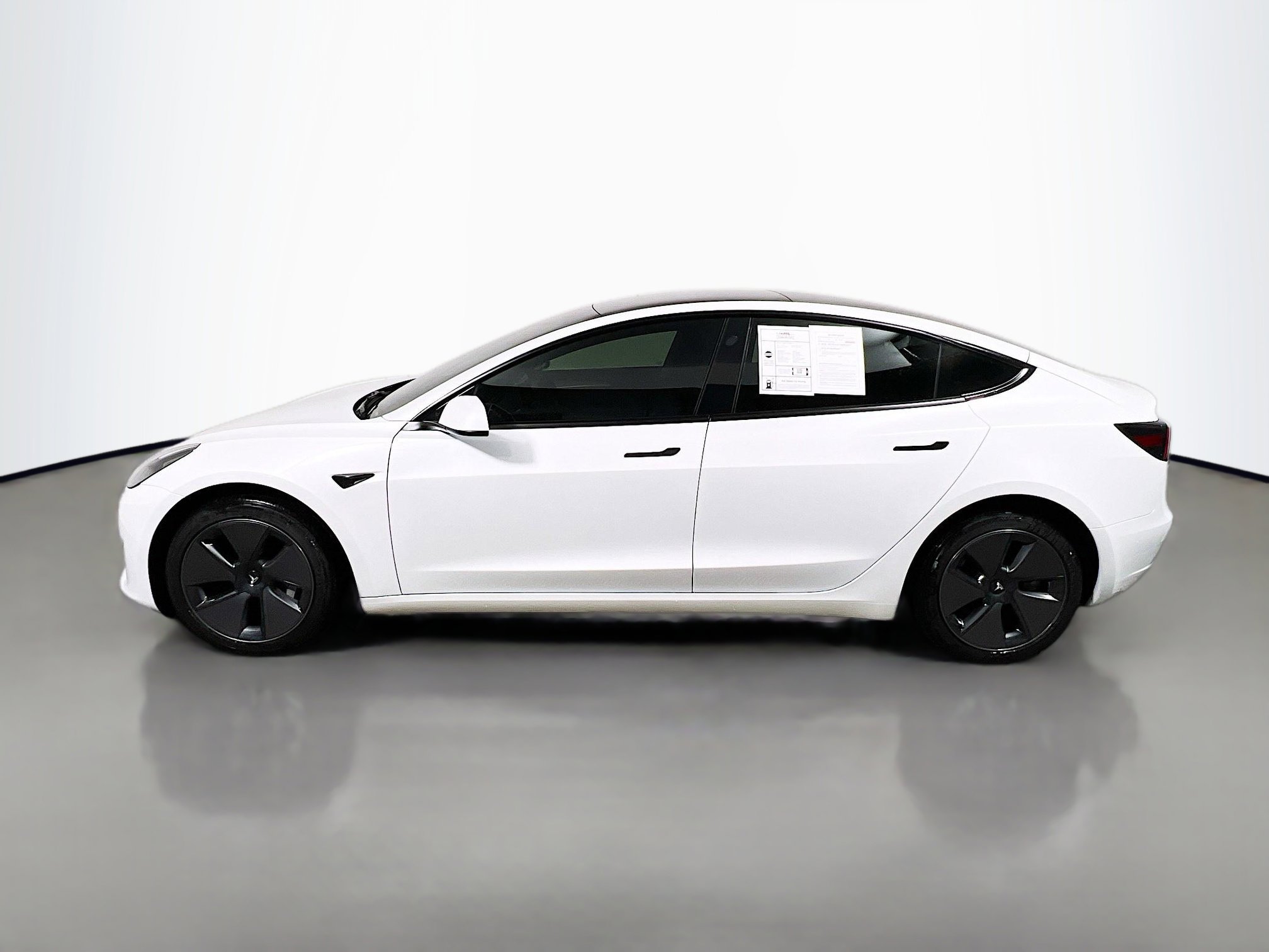 Used 2023 Tesla Model 3 Standard Range image 9
