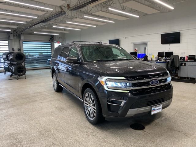 Used 2024 Ford Expedition Max Limited AWD/4WD image 3