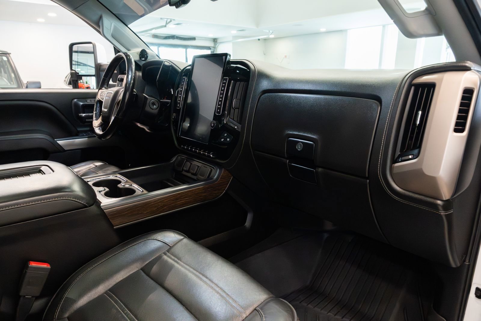 Used 2018 GMC Sierra 2500 Denali w/ Duramax Plus Package image 10