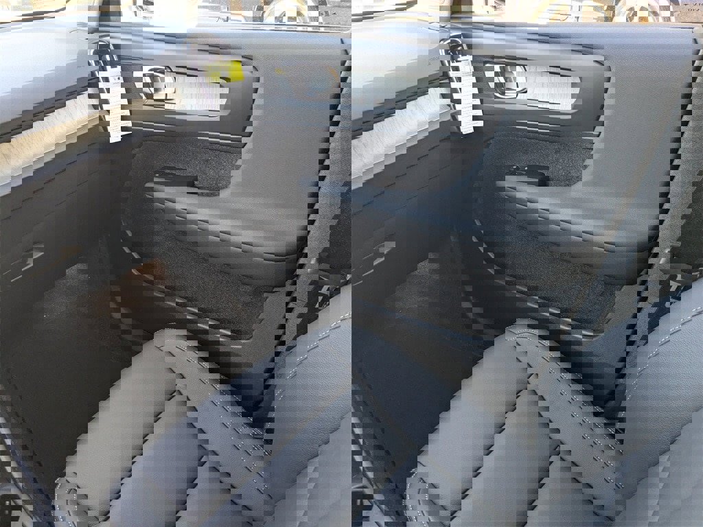 New 2026 Volvo XC40 B4 Core image 25