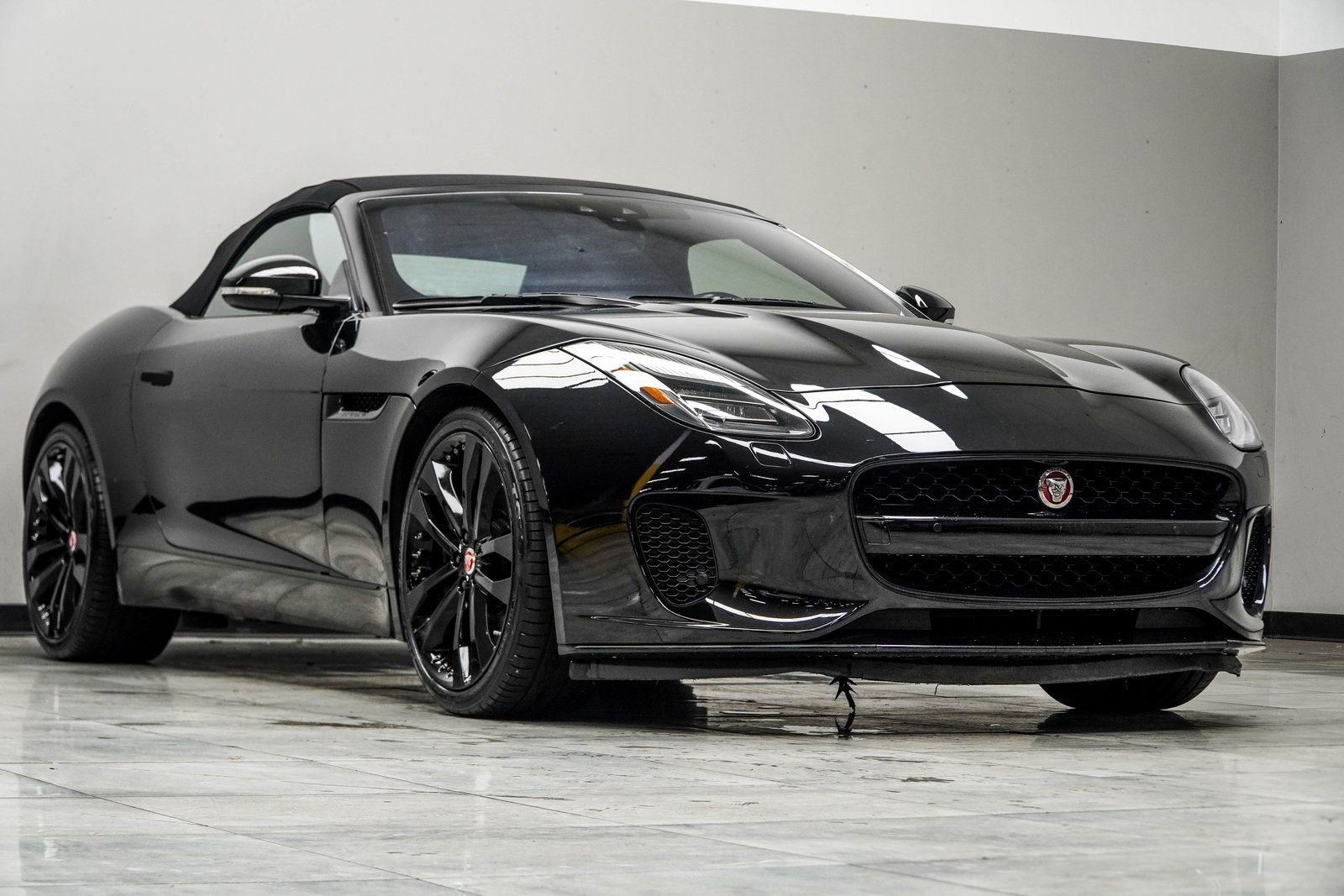 Used 2019 Jaguar F-TYPE Convertible image 4