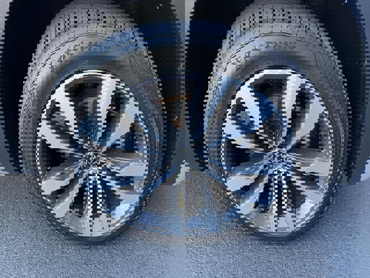 Used 2022 Volkswagen Atlas Cross Sport SEL Premium R-Line image 26