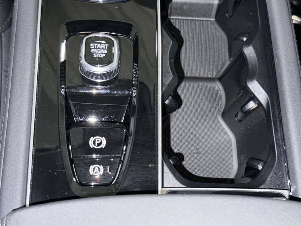 Used 2026 Volvo XC90 B5 Plus AWD/4WD image 23