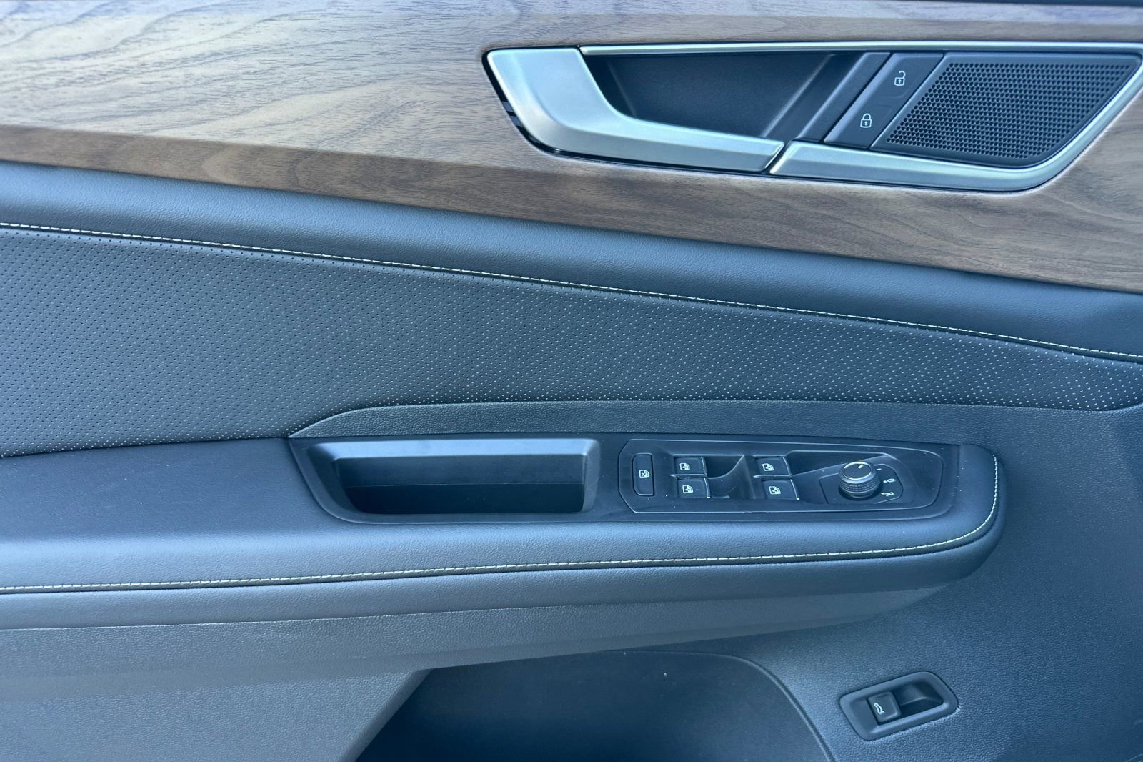 New 2026 Volkswagen Atlas SE image 10