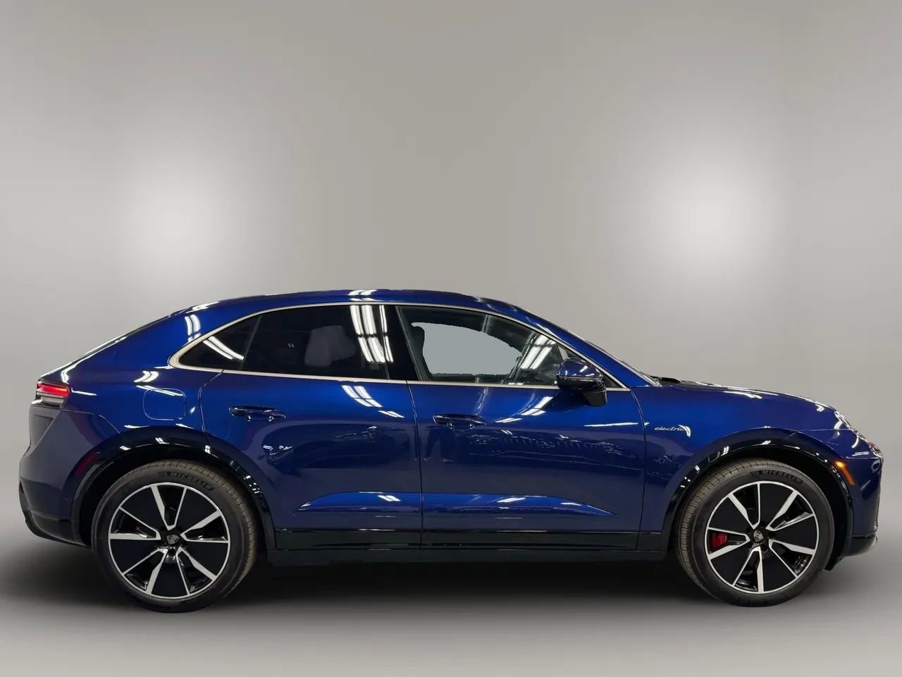 Used 2024 Porsche Macan Turbo Electric image 10