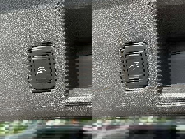 Used 2021 GMC Terrain SLE w/ Driver Convenience Package image 11