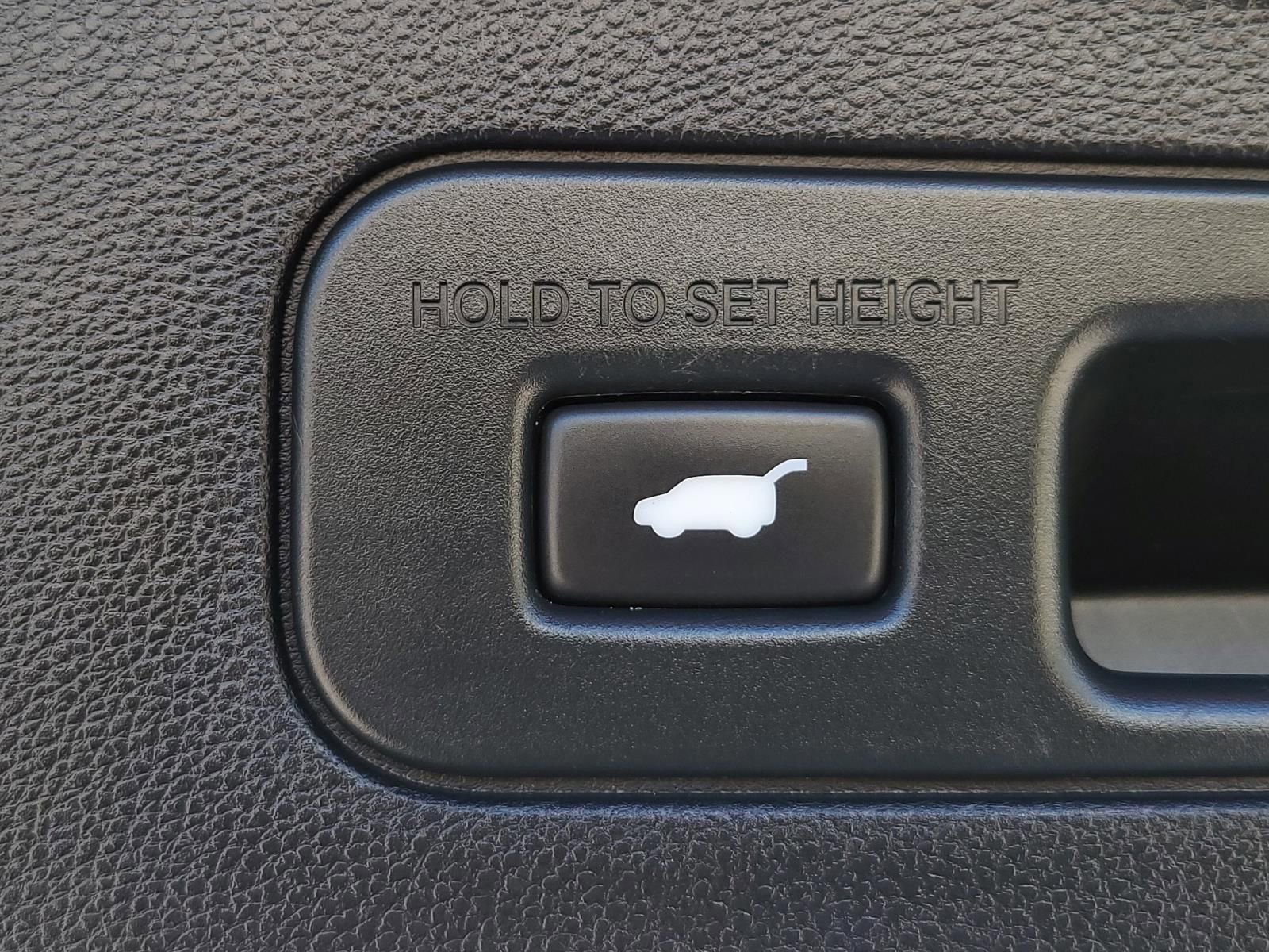Used 2023 Acura MDX SH-AWD w/ Technology Package image 11