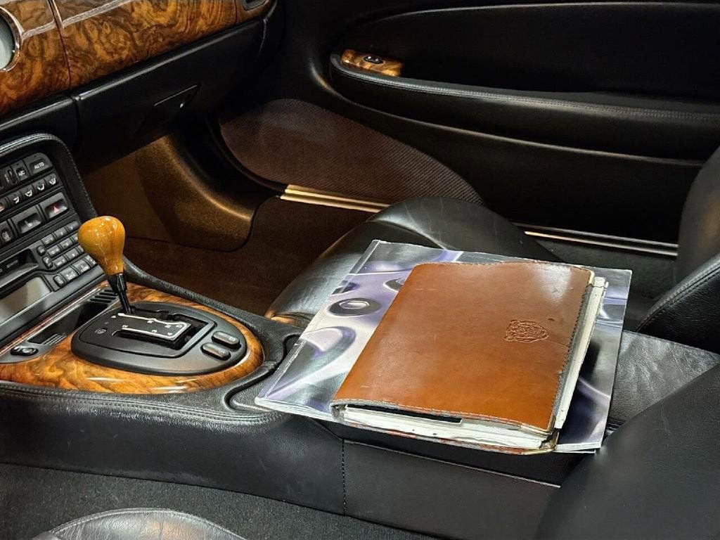 Used 2000 Jaguar XK8 Convertible image 17