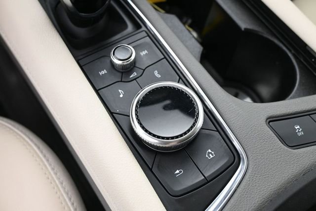 Used 2021 Cadillac XT5 Premium Luxury w/ LPO, Floor Liner Package AWD/4WD image 24