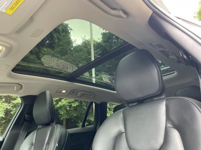 Certified 2025 Volvo V60 B5 Cross Country Ultra AWD/4WD image 24