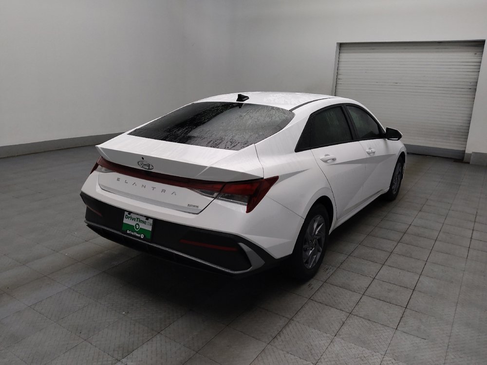 Used 2024 Hyundai Elantra Blue FWD image 9