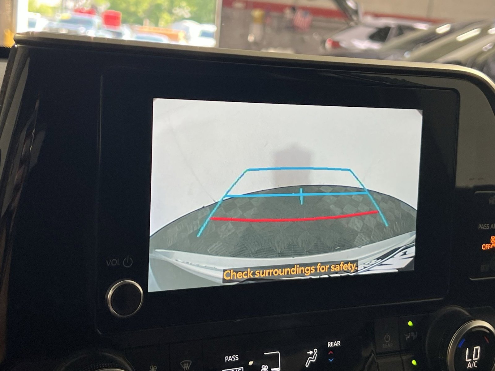 Used 2025 Toyota Highlander LE FWD image 20