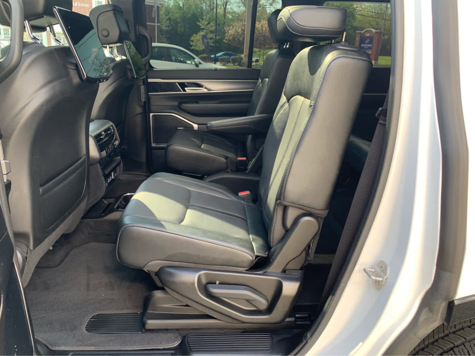 Used 2023 Jeep Wagoneer Series II w/ Convenience Group I image 24