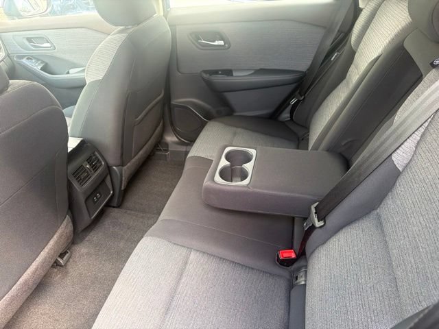 Used 2023 Nissan Rogue SV AWD/4WD image 13