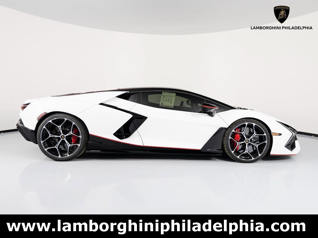 Used 2024 Lamborghini Revuelto image 4