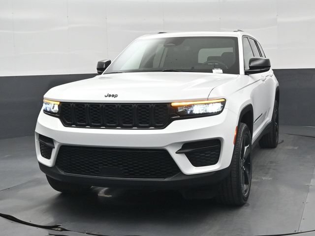 Used 2024 Jeep Grand Cherokee Altitude AWD/4WD image 37