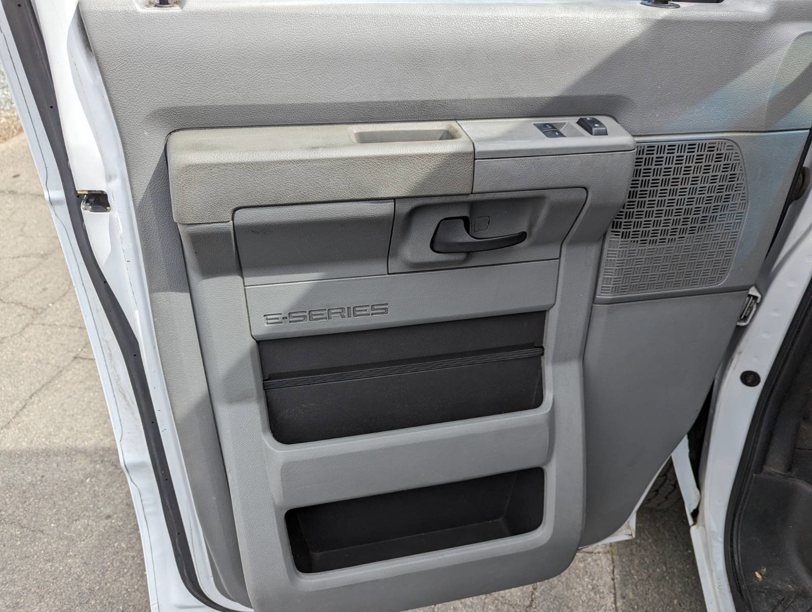 Used 2014 Ford E-150 and Econoline 150 w/ Power Group RWD image 8