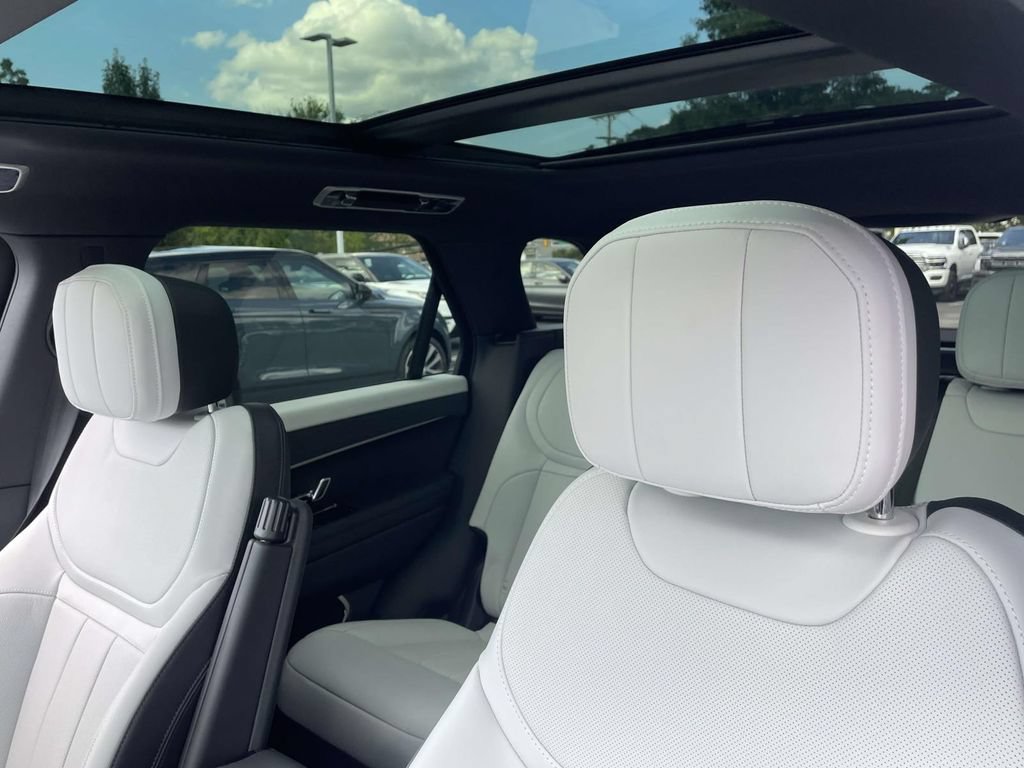 New 2026 Land Rover Range Rover Sport Dynamic SE AWD/4WD image 13