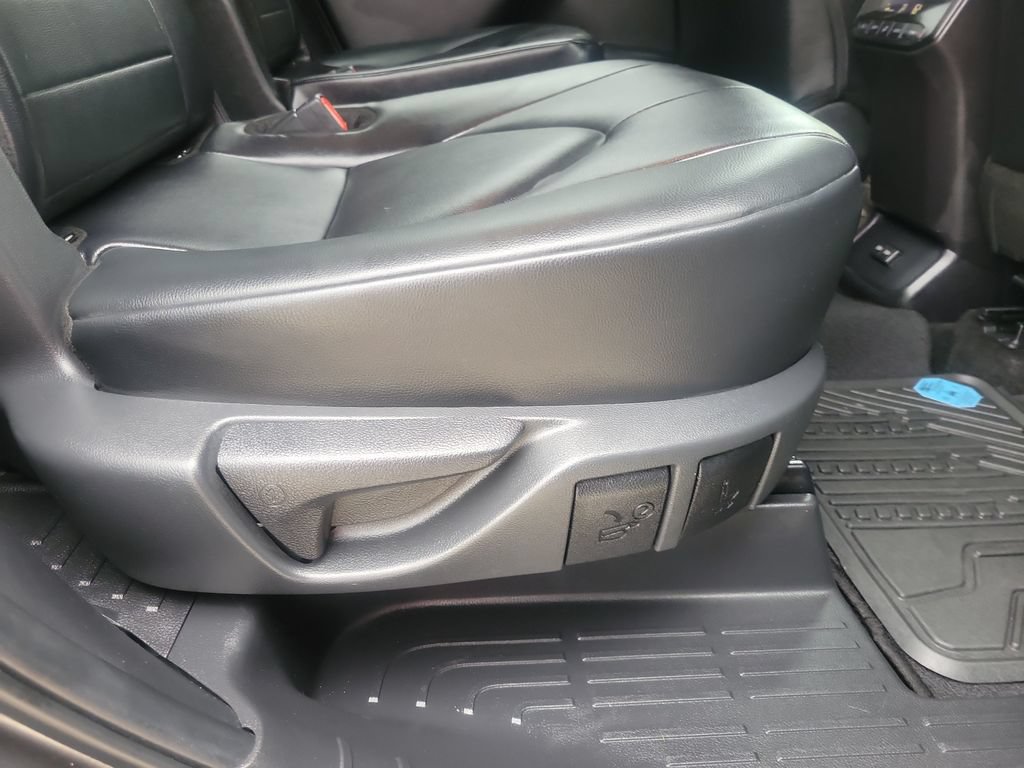 Certified 2024 Toyota Highlander XLE FWD image 34
