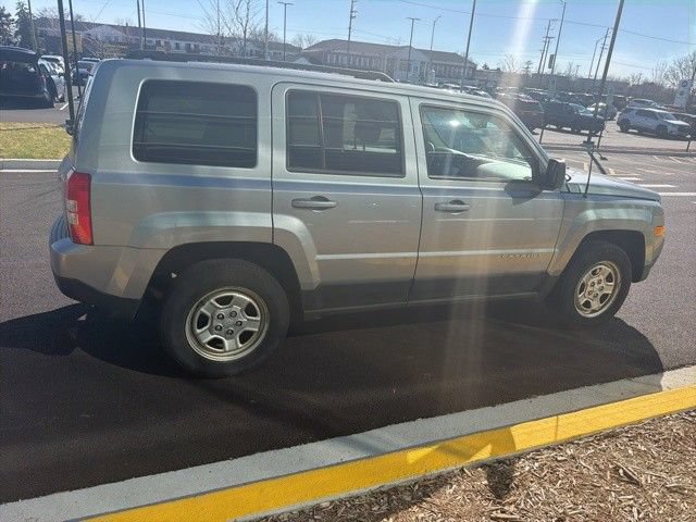 Used 2015 Jeep Patriot Sport w/ Power Value Group AWD/4WD image 13