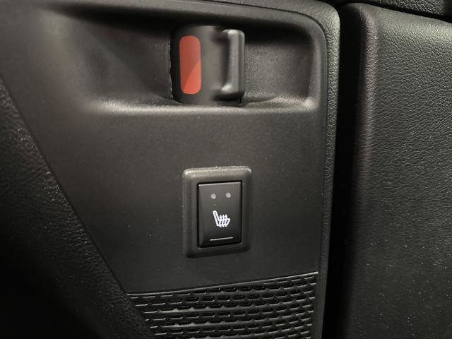 Certified 2025 Chrysler Pacifica Limited image 35