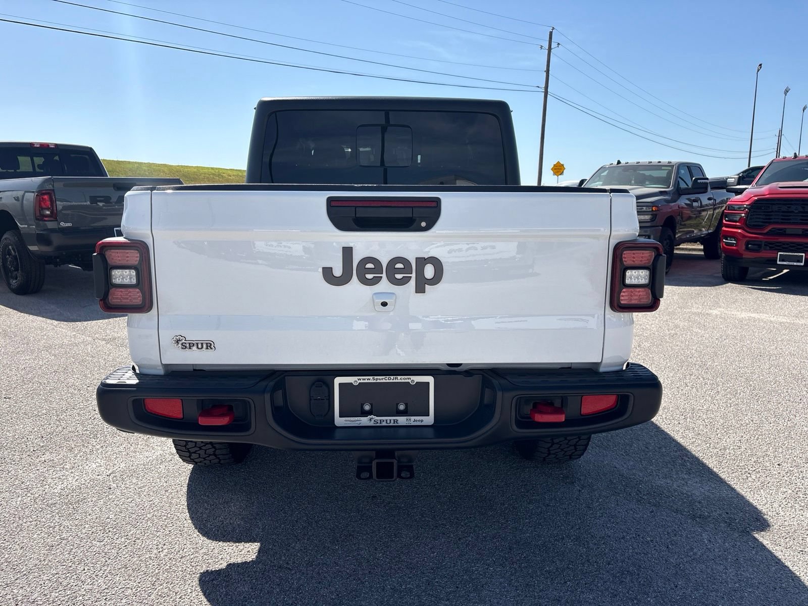 Used 2024 Jeep Gladiator Rubicon w/ Technology Group AWD/4WD image 5
