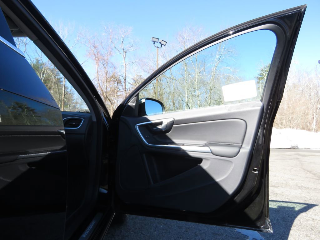 Used 2018 Volvo S60 T5 Inscription image 12