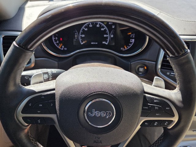 Used 2017 Jeep Grand Cherokee Overland w/ Jeep Active Safety Group AWD/4WD image 20