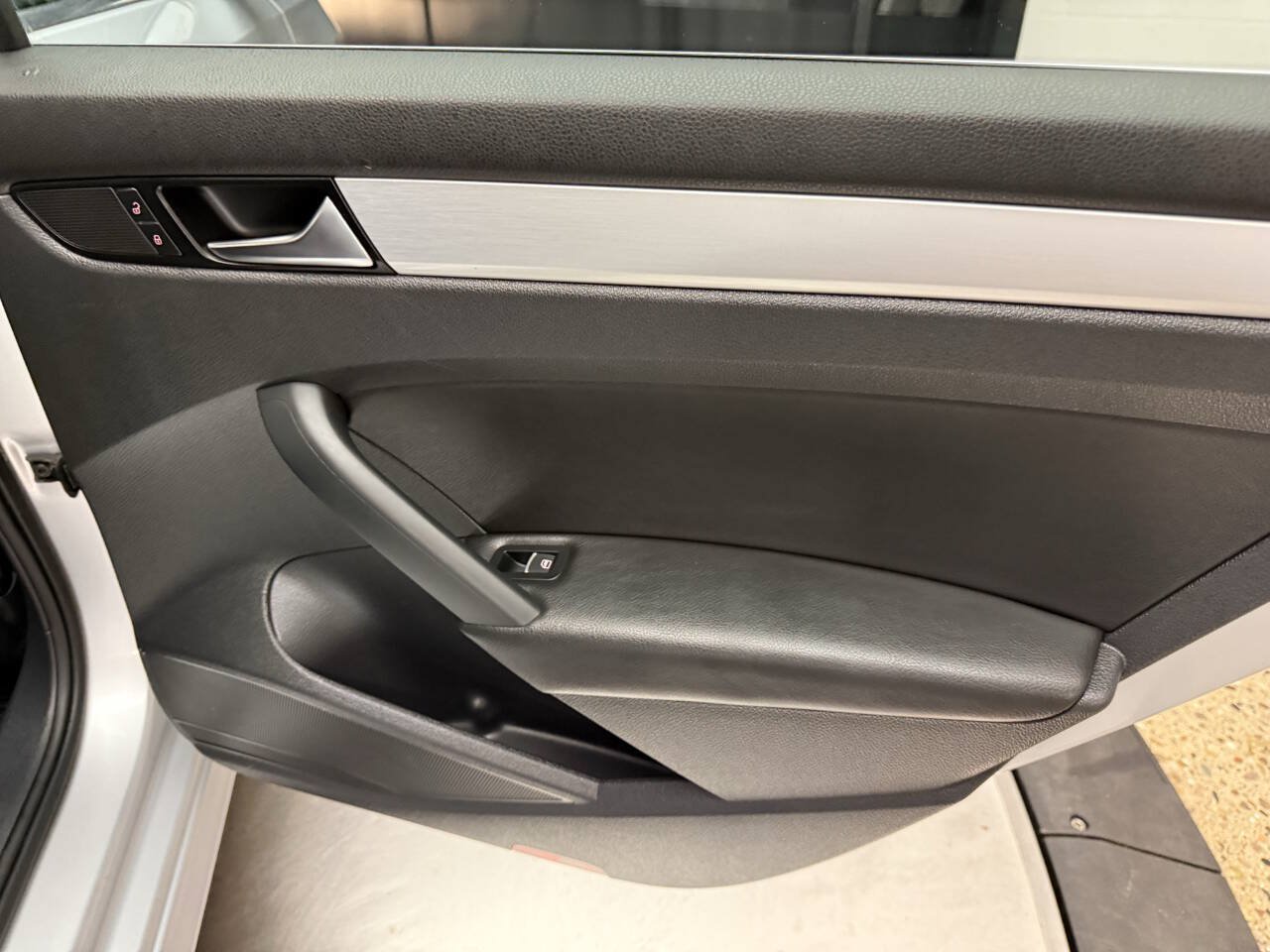 Used 2013 Volkswagen Passat 2.5 SE FWD image 26