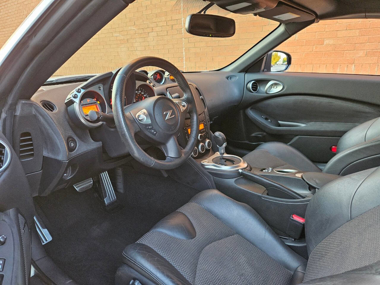 Used 2010 Nissan 370Z Touring image 10