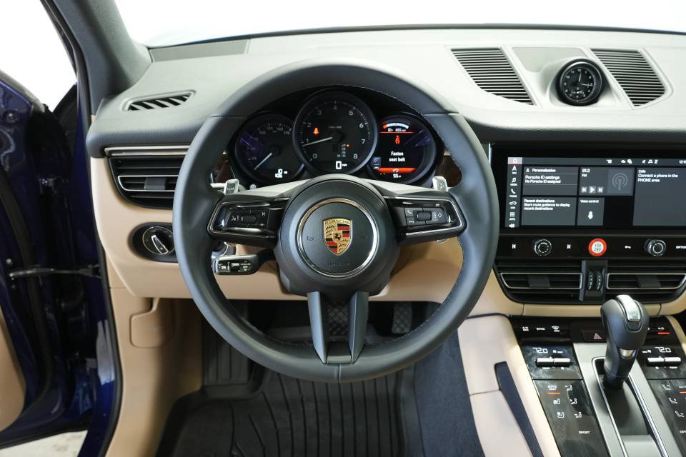 Certified 2026 Porsche Macan AWD/4WD image 13