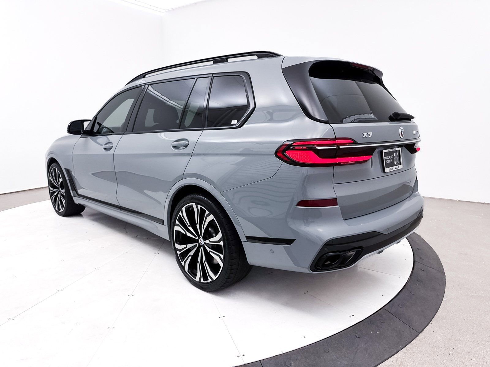 Used 2023 BMW X7 M60i w/ Executive Package AWD/4WD image 19