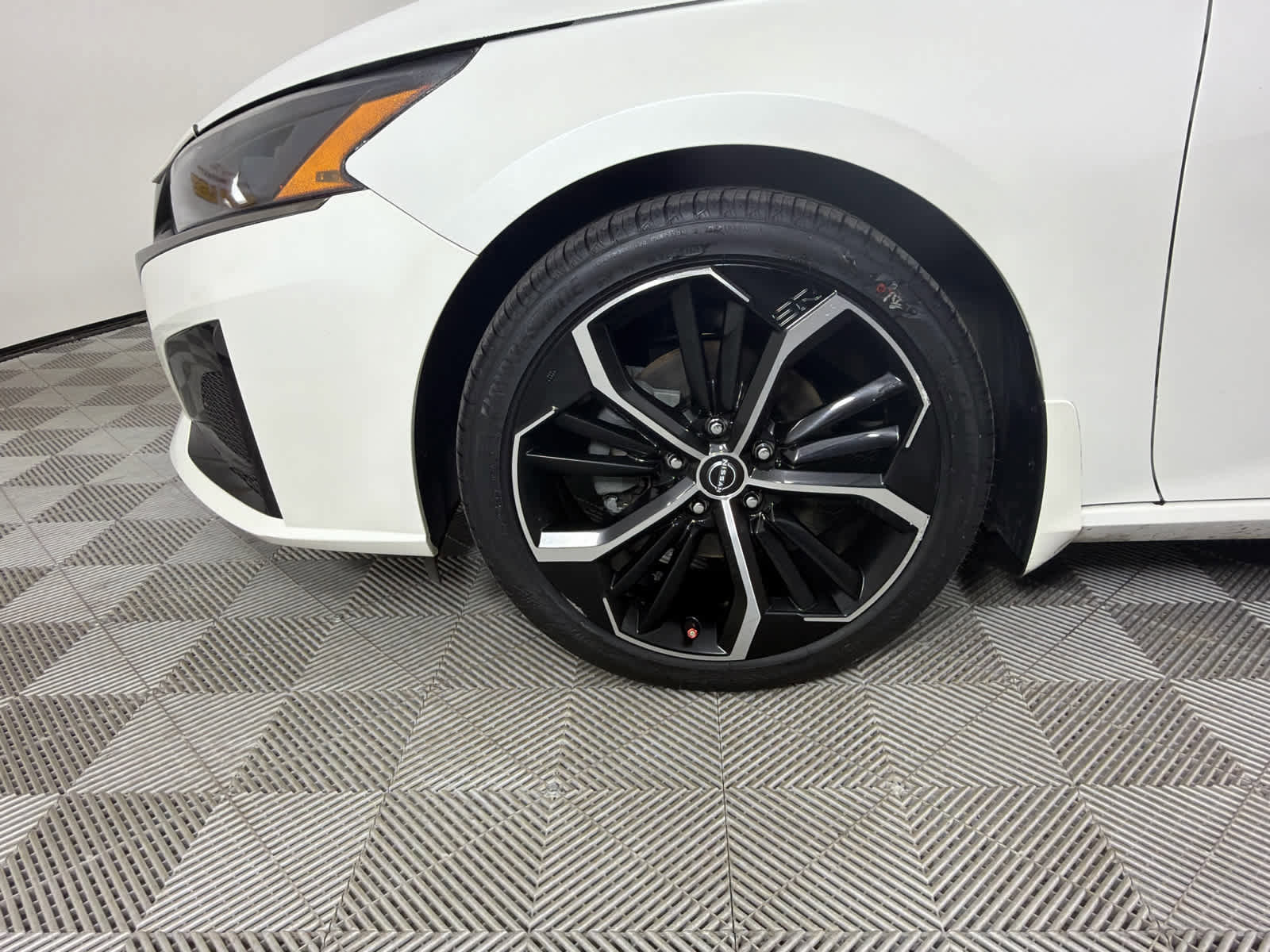 Used 2024 Nissan Altima 2.5 SR w/ SR Premium Package image 10