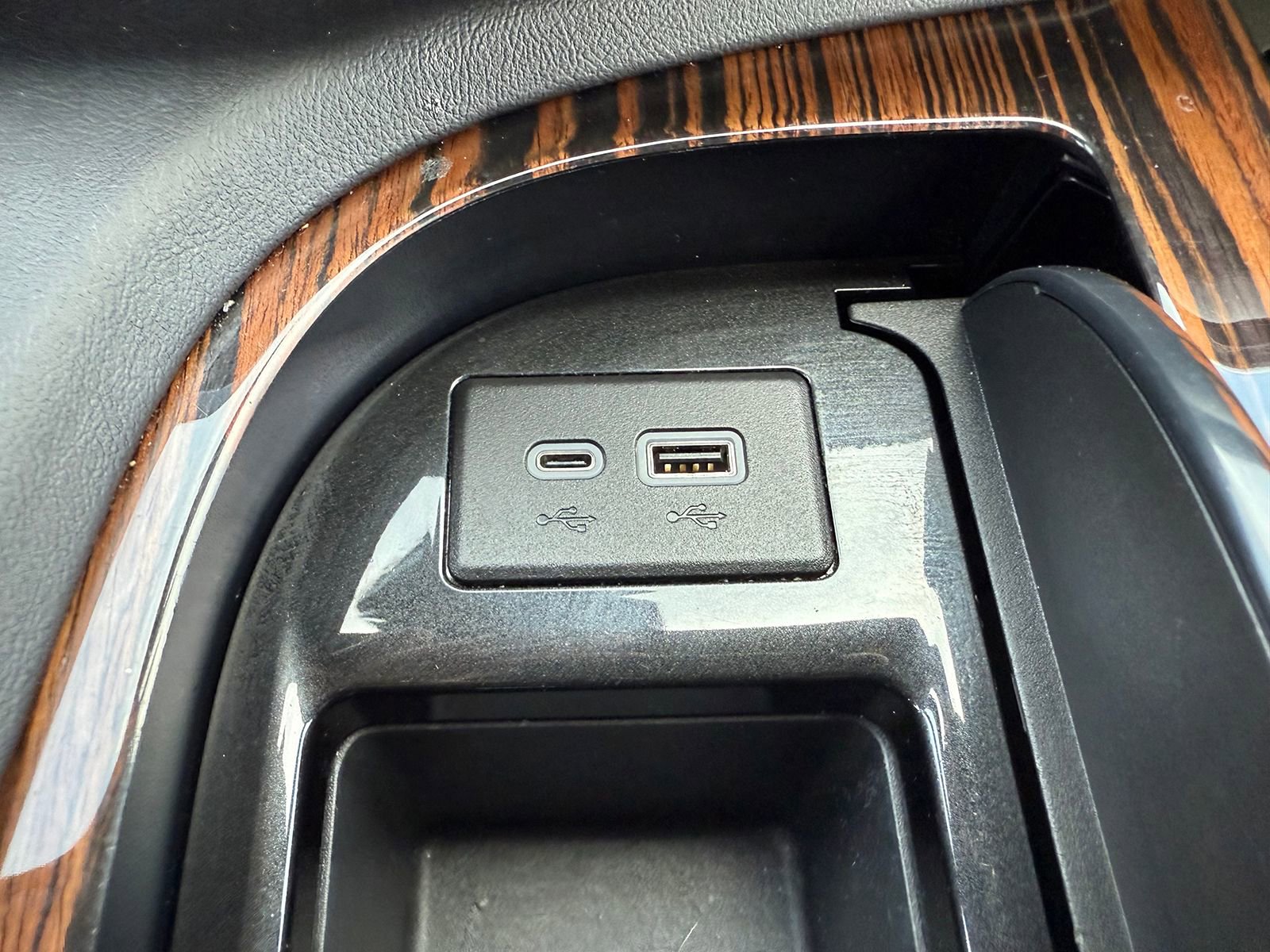 Certified 2024 Cadillac Escalade Premium Luxury AWD/4WD image 29