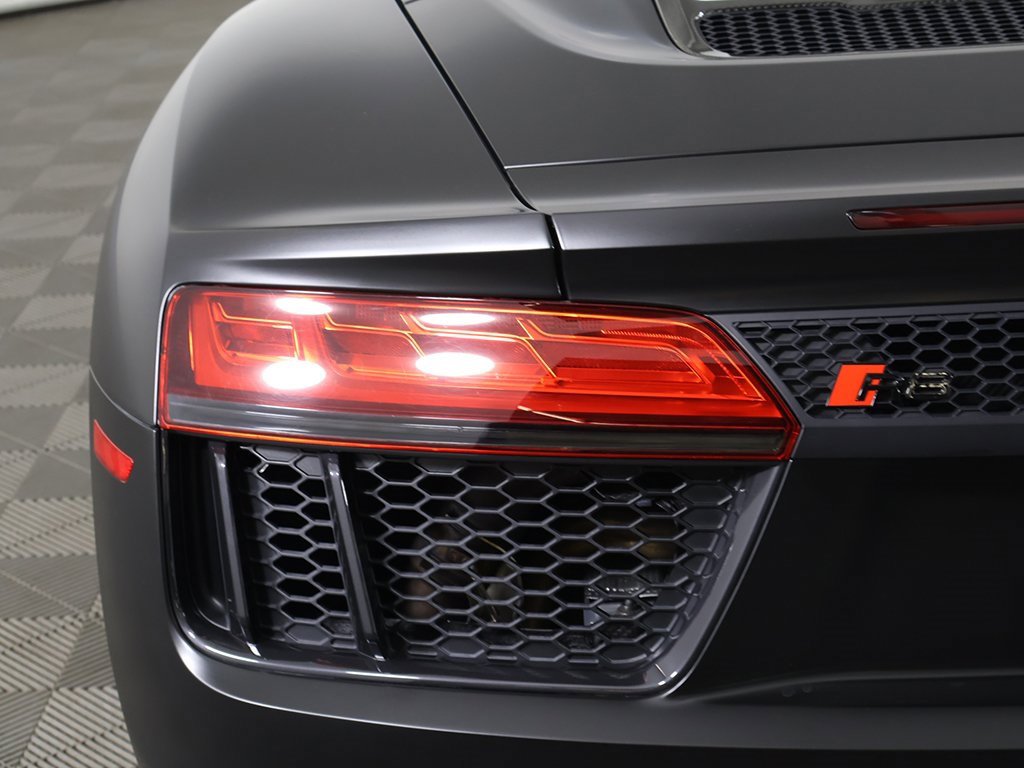 Used 2018 Audi R8 V10 w/ Carbon Exterior Package image 15