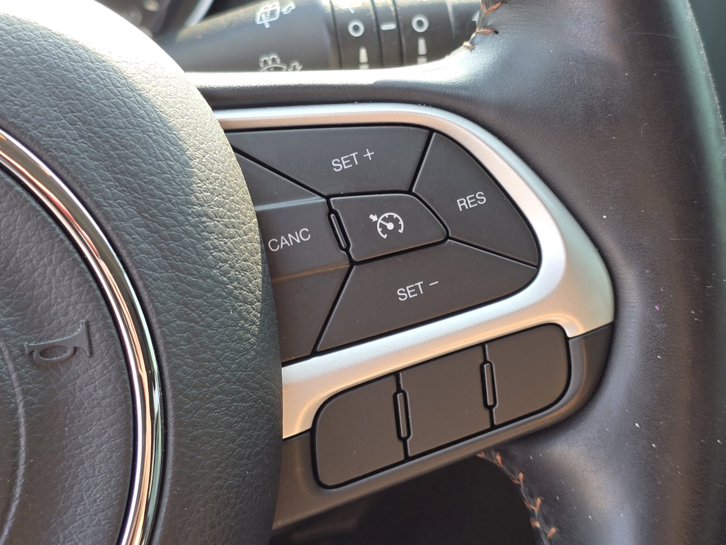 Used 2019 Jeep Compass Latitude w/ Cold Weather Group image 11