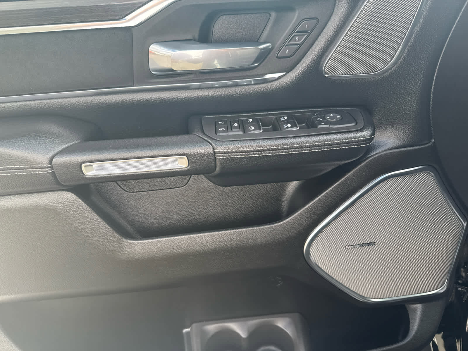 Used 2025 RAM 1500 Laramie w/ Night Edition image 10